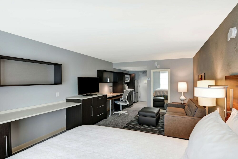 Studio, 1 Queen Bed, Accessible, Bathtub