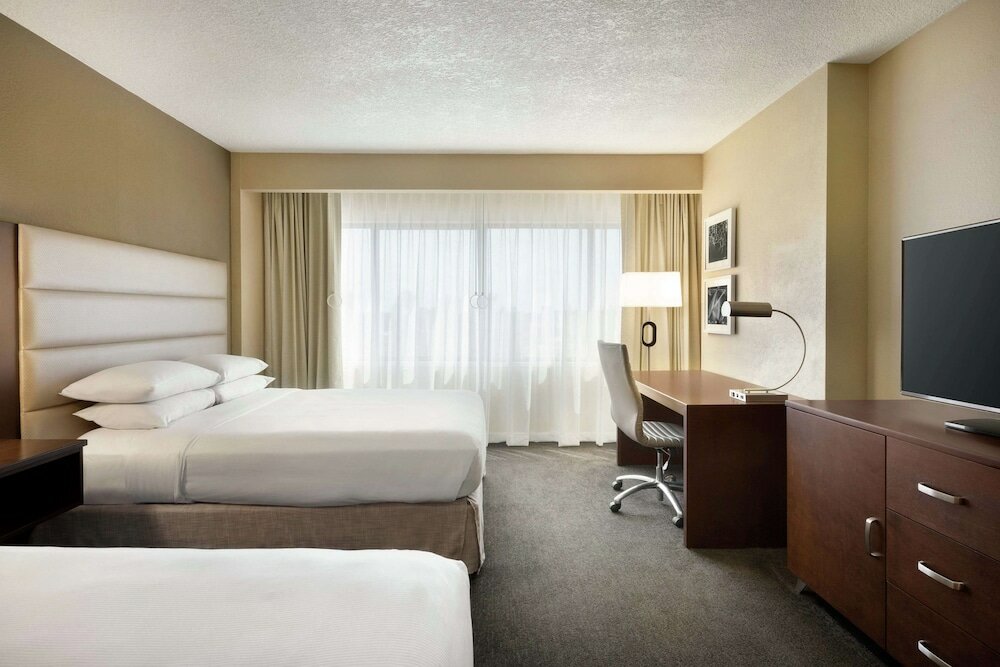 Room, 2 Queen Beds, Accessible, Non Smoking (Roll-In Shower)