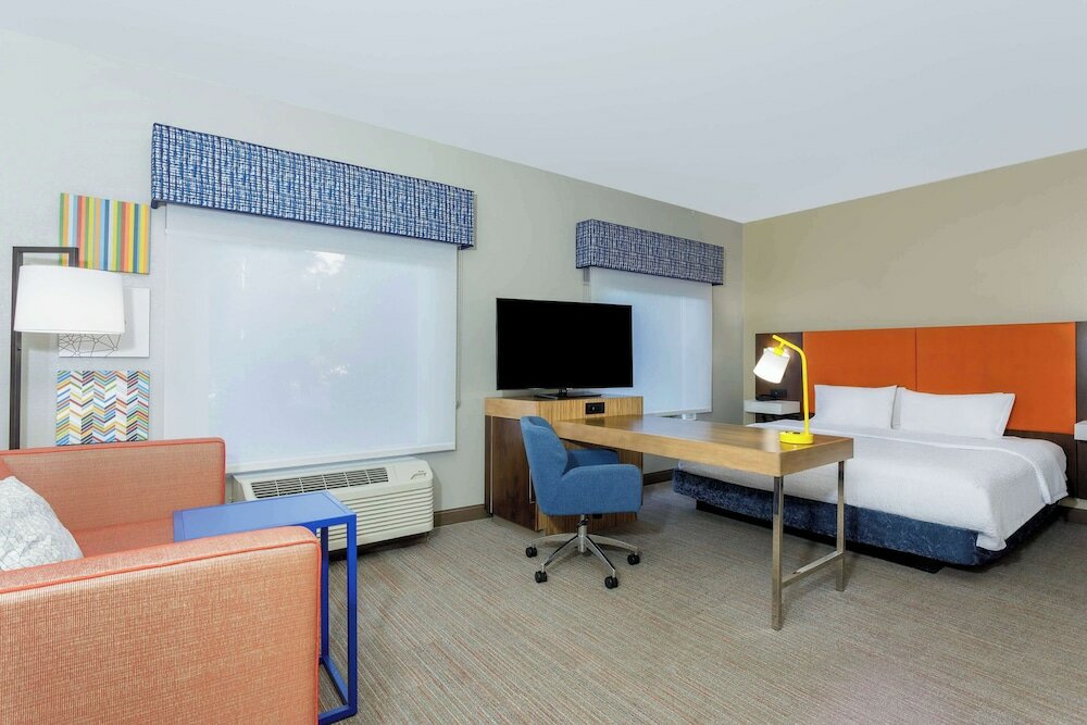 Studio, 1 King Bed, Hearing Accessible, Non-Smoking