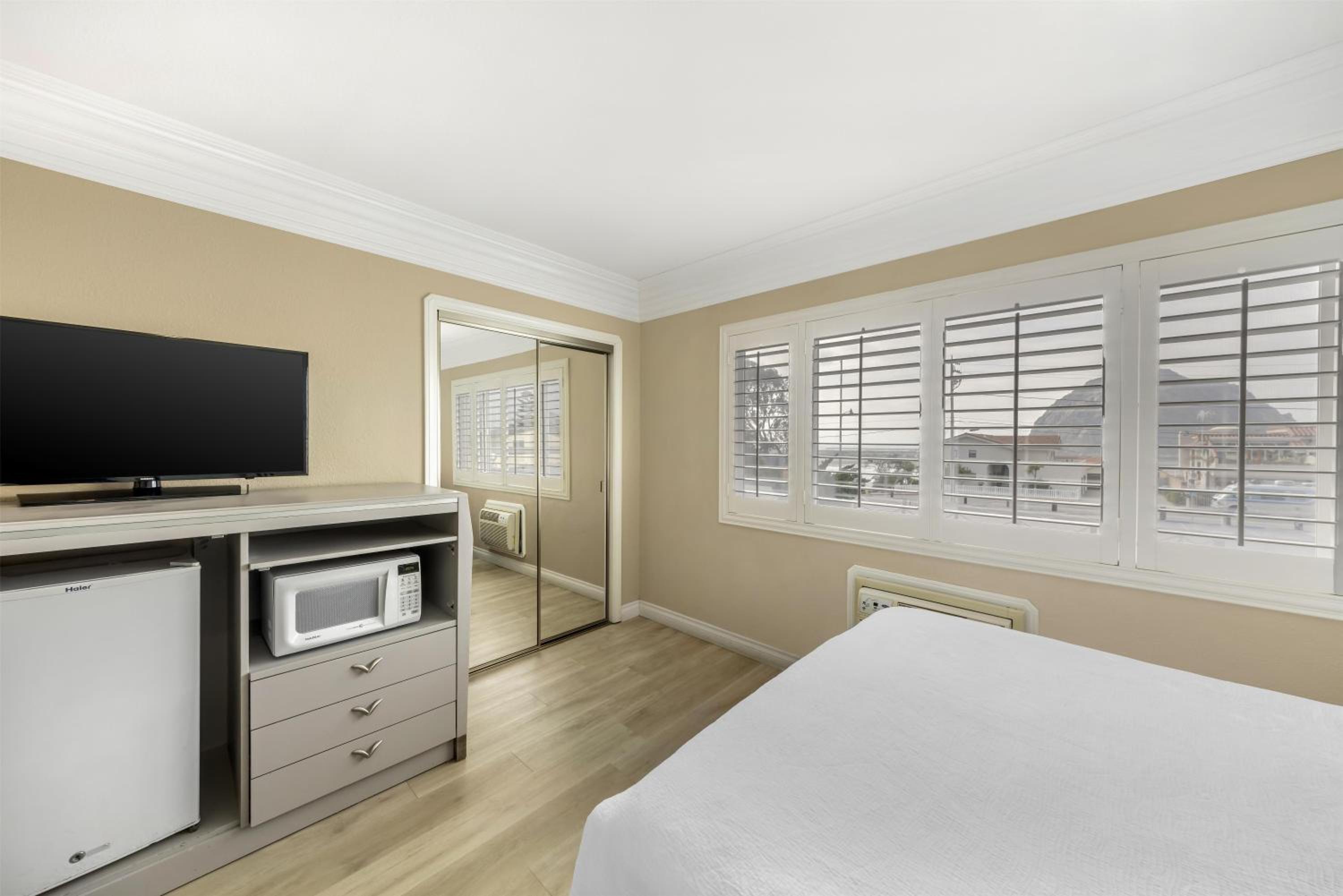 Large Queen Room with Two Queen Beds - Non-Smoking