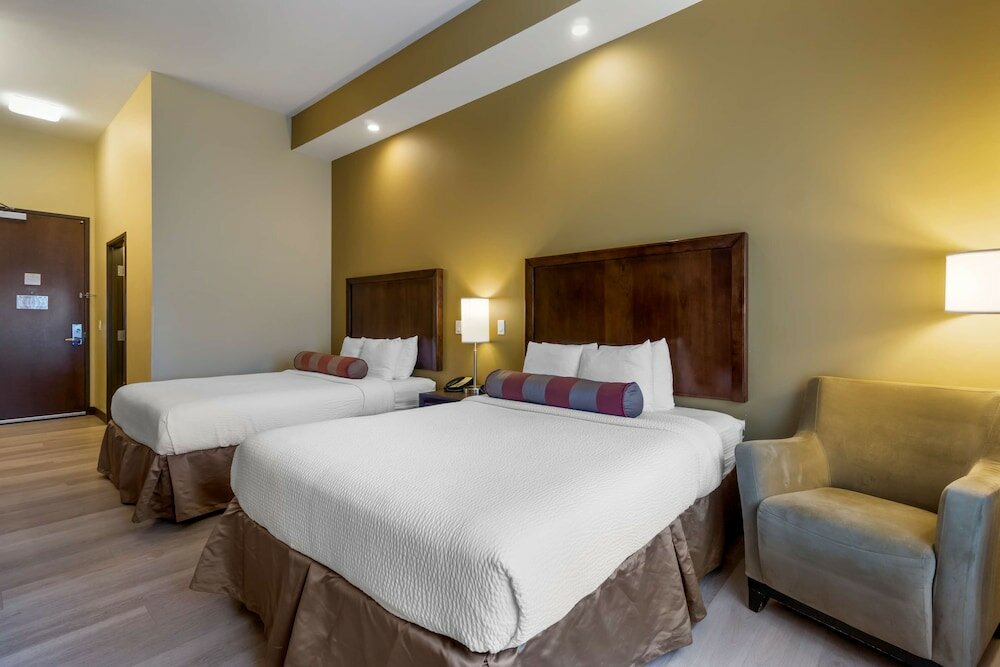 Suite, Multiple Beds (2 Kings), Non Smoking, Refrigerator & Microwave