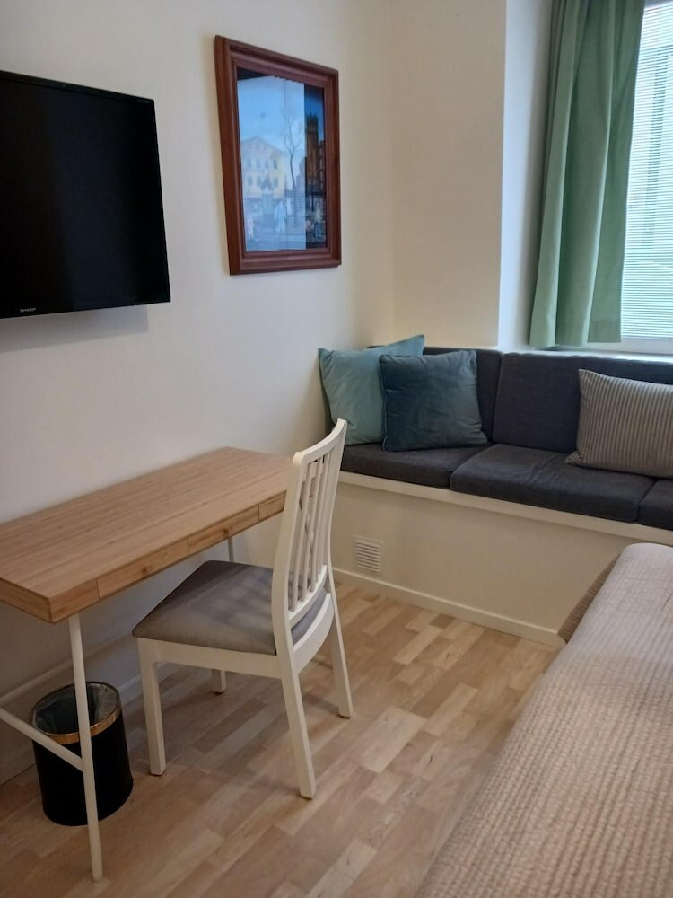 Twin Room, 1 Bedroom, Private Bathroom (Ground floor)