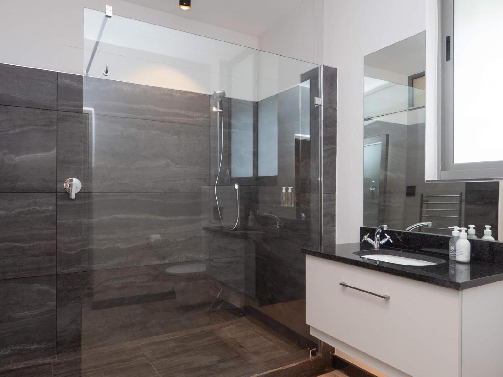 Queen Suite with Sea View