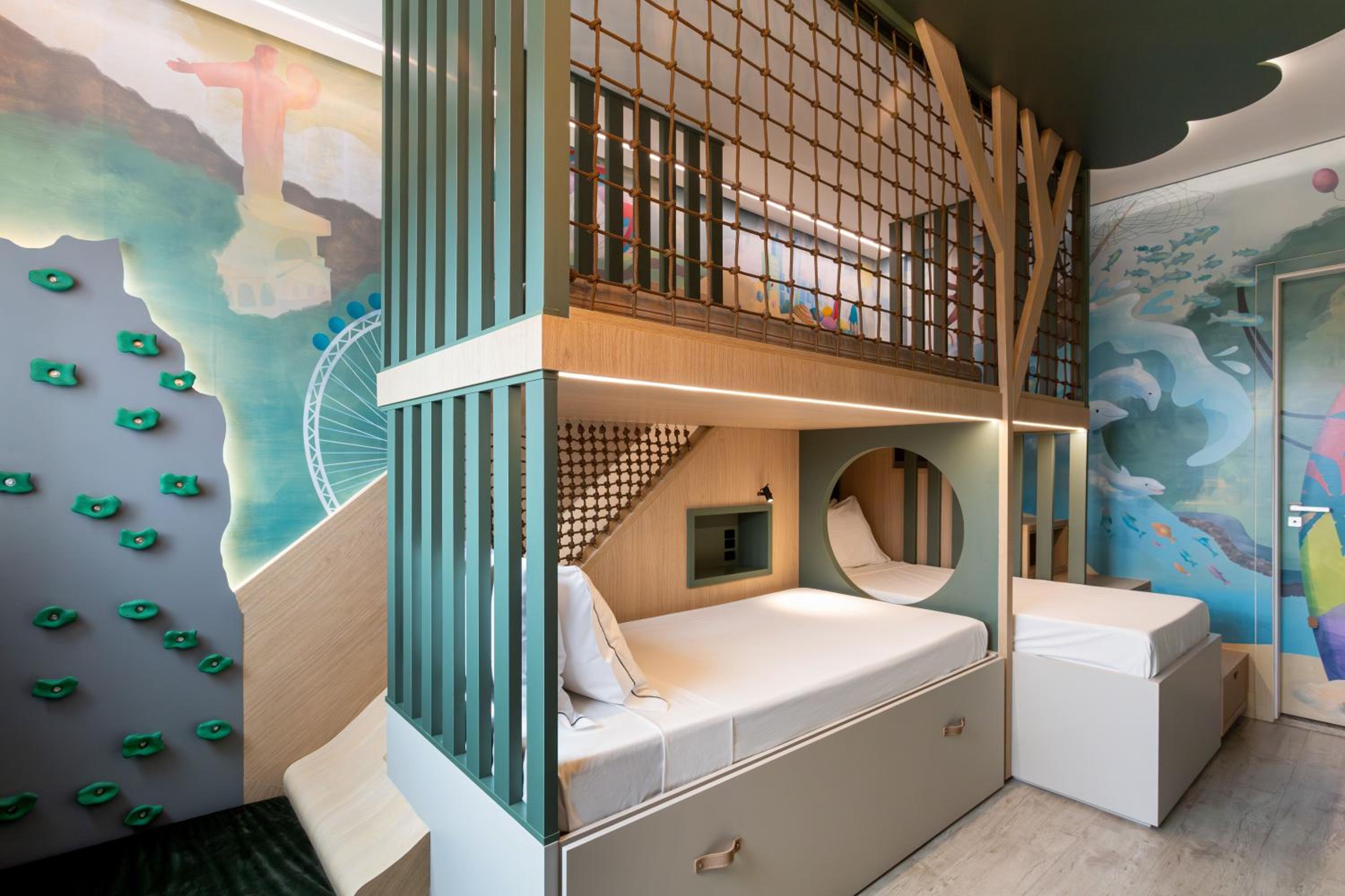 Three-Bedroom Deluxe Apartment