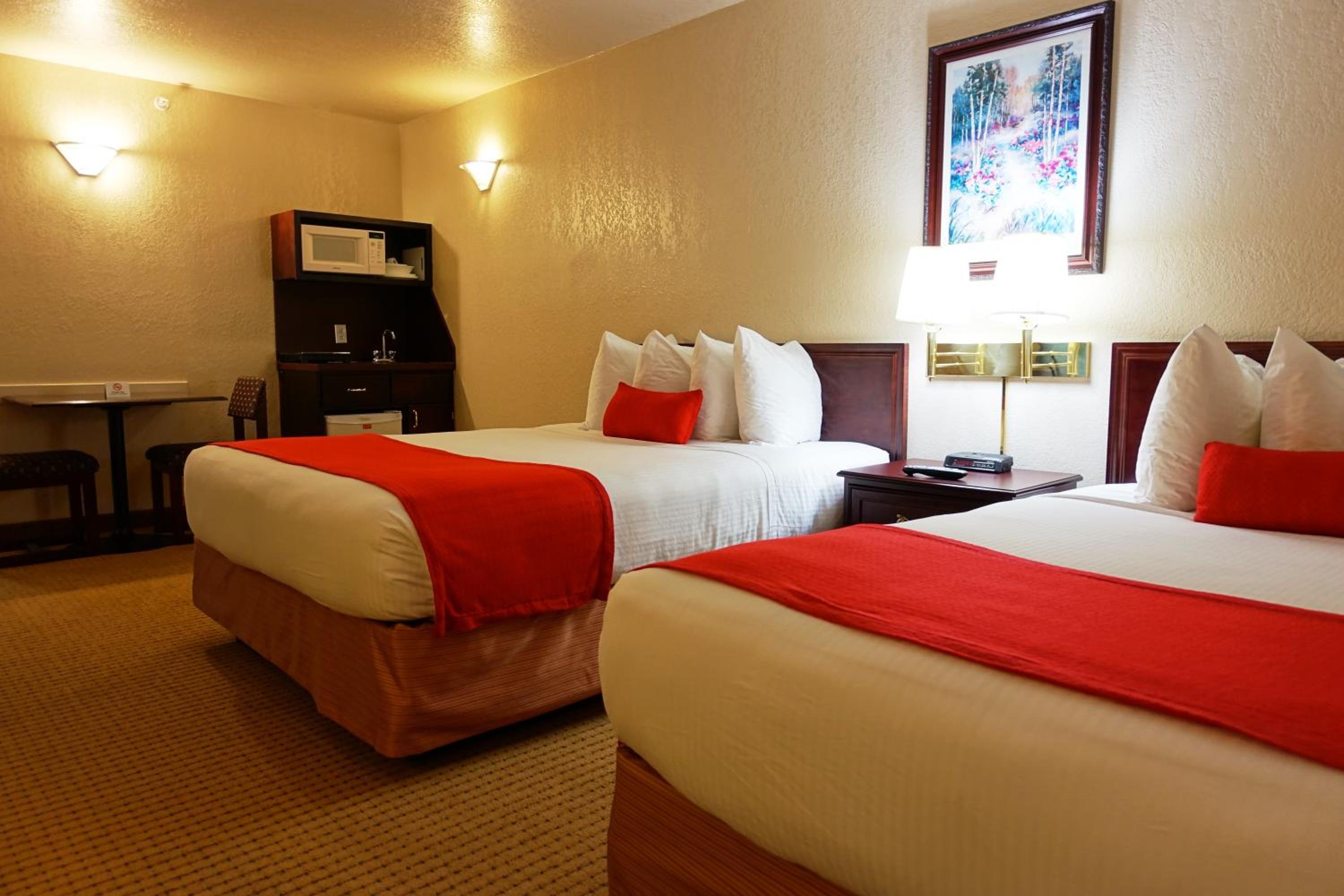Queen Room with 2 Queen Beds - Non Smoking