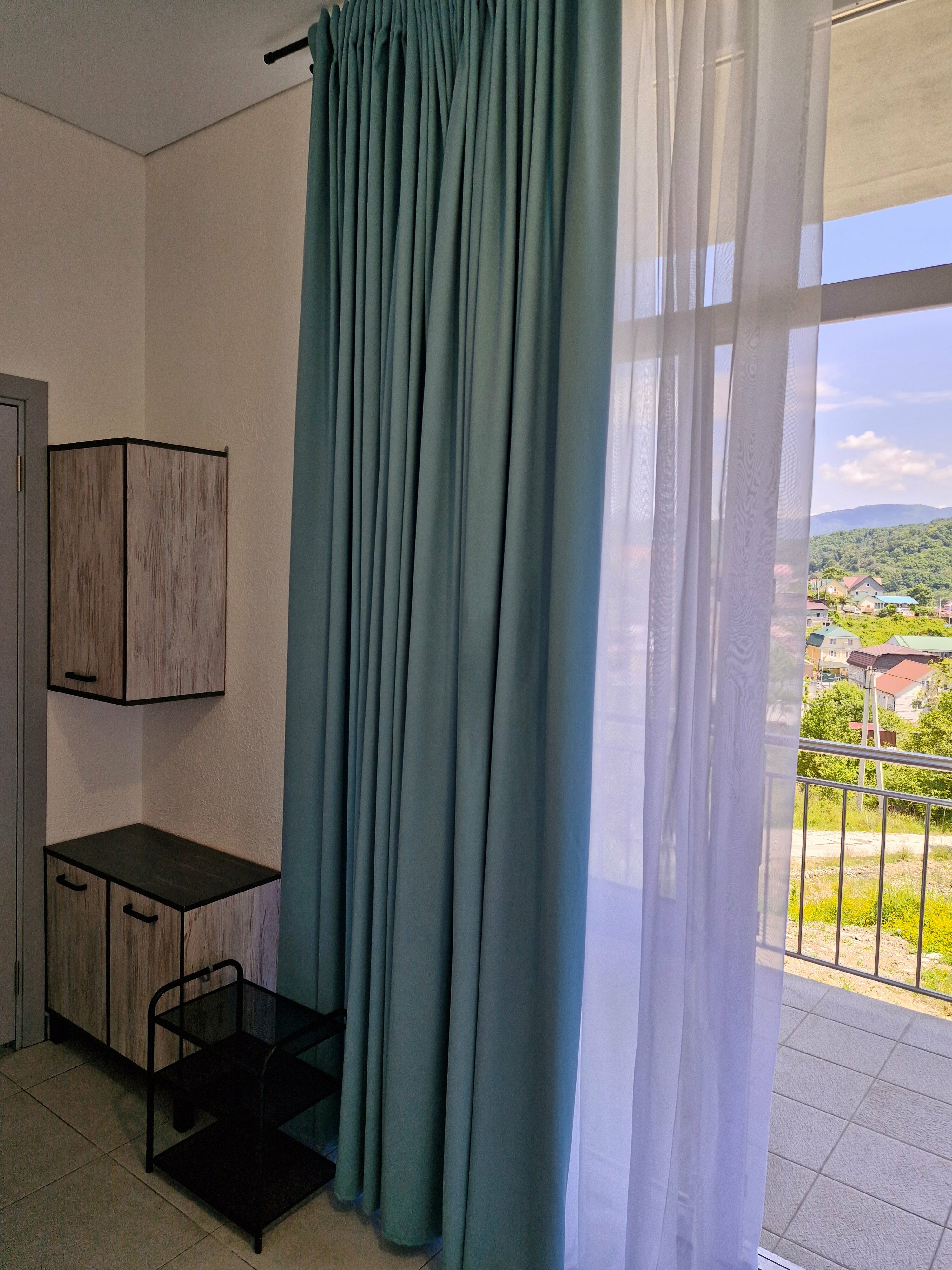 Трехместный номер с видом на горы