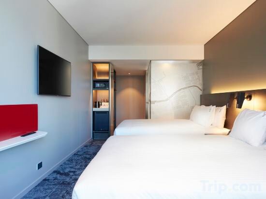 Standard Two Queen Room