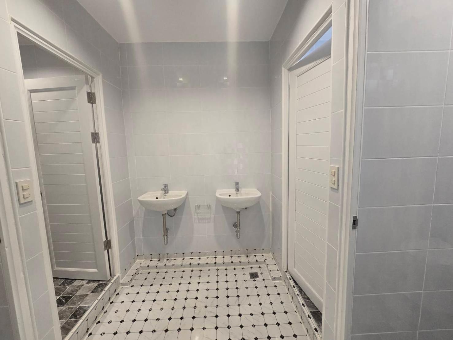 Bunk Bed in Mixed Dormitory Room