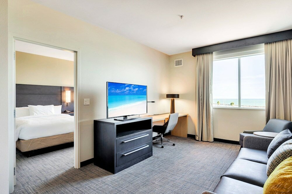 Suite, 1 Bedroom, City View (Mobility Accessible, Roll-In Shower)
