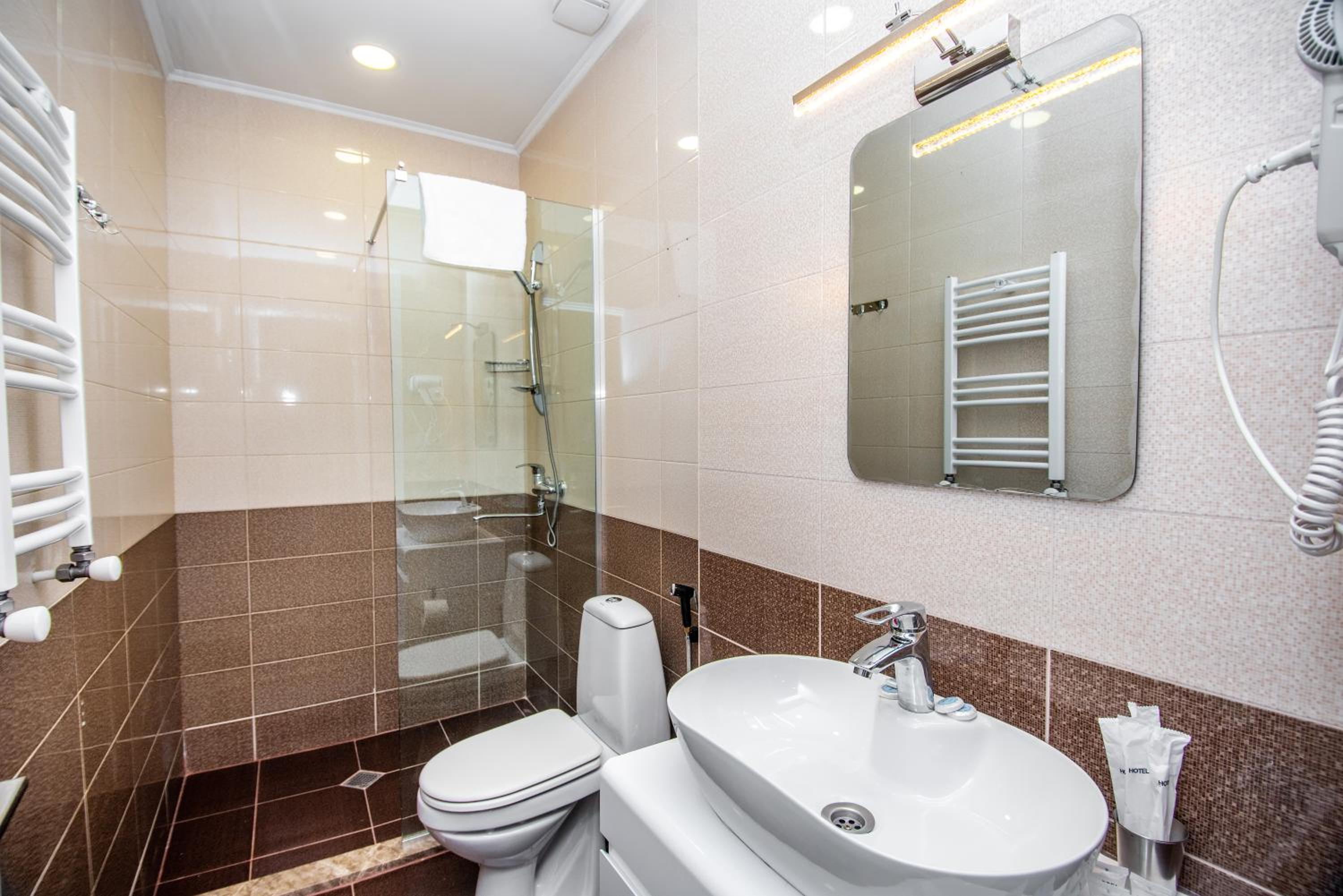 Family Room with City View 