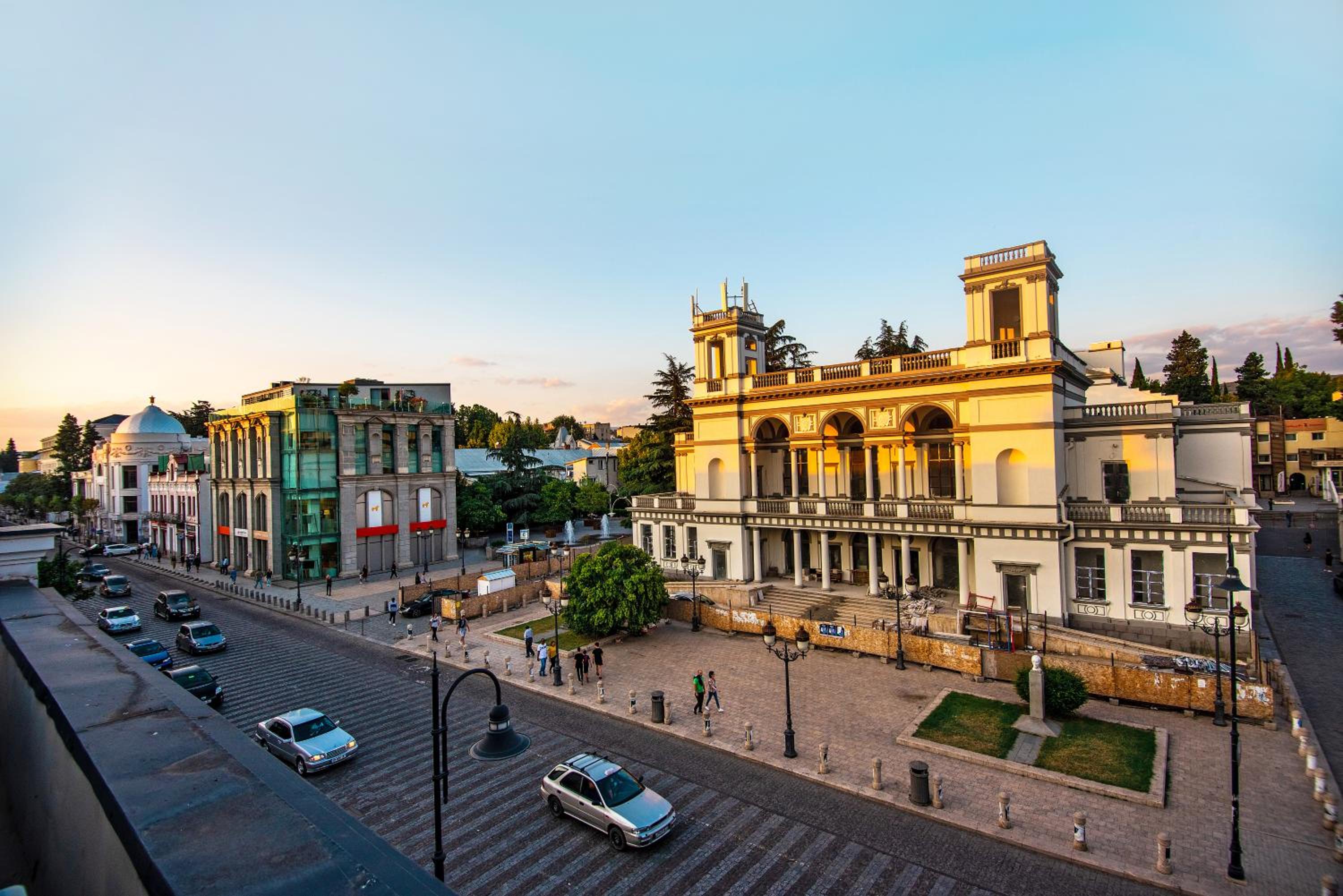 Family Room with City View 
