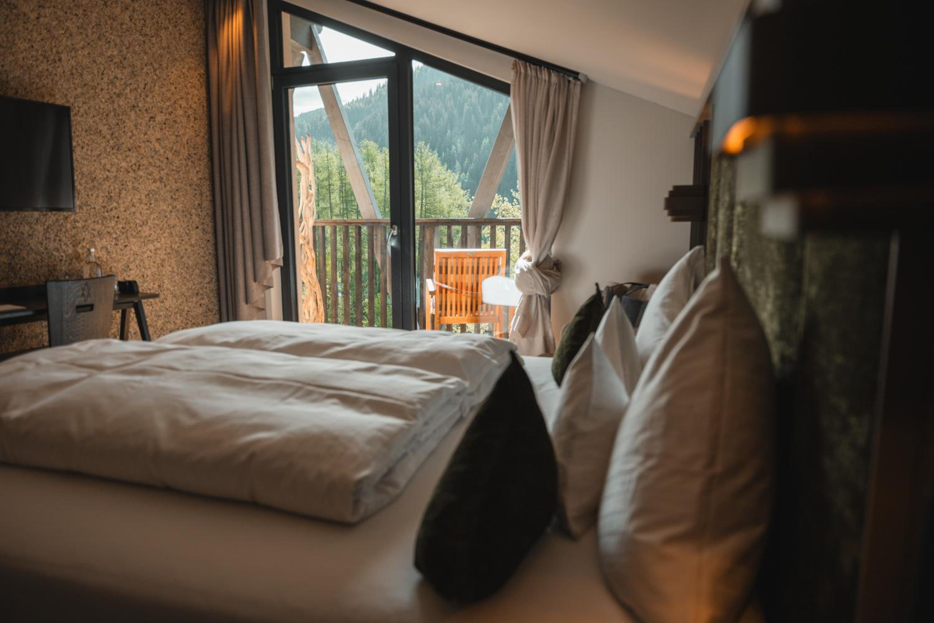 Superior Double or Twin Room with Mountain View