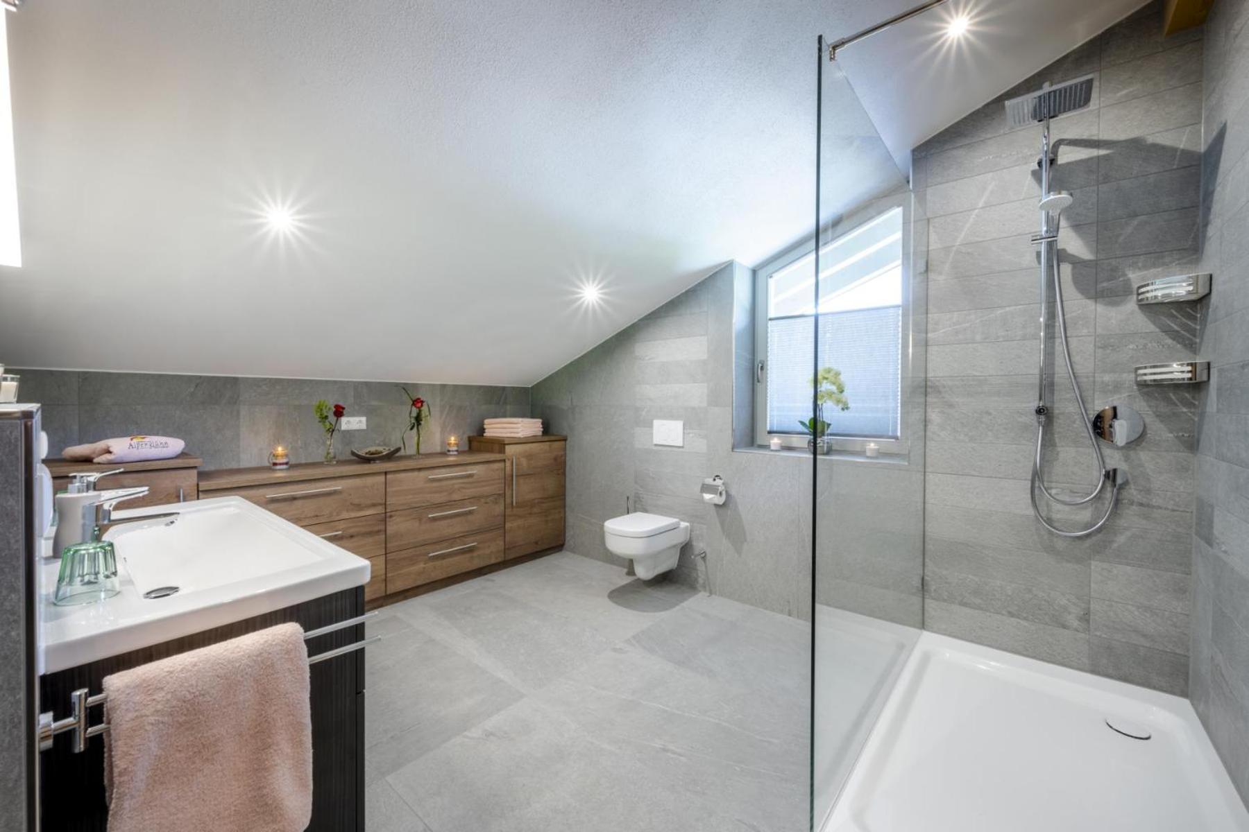 Two-Bedroom Deluxe Apartment with Balcony