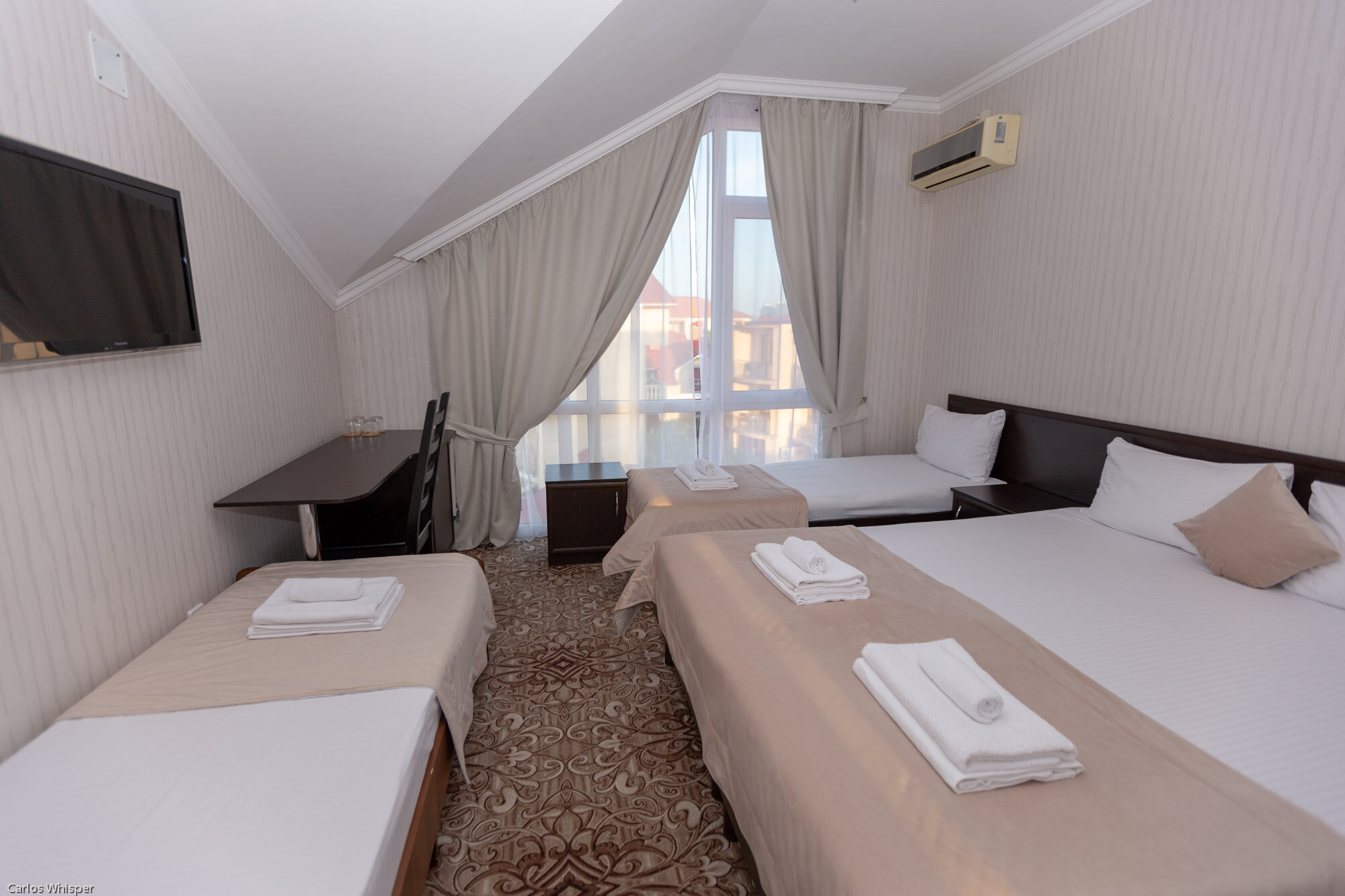 Четырехместный номер с душем