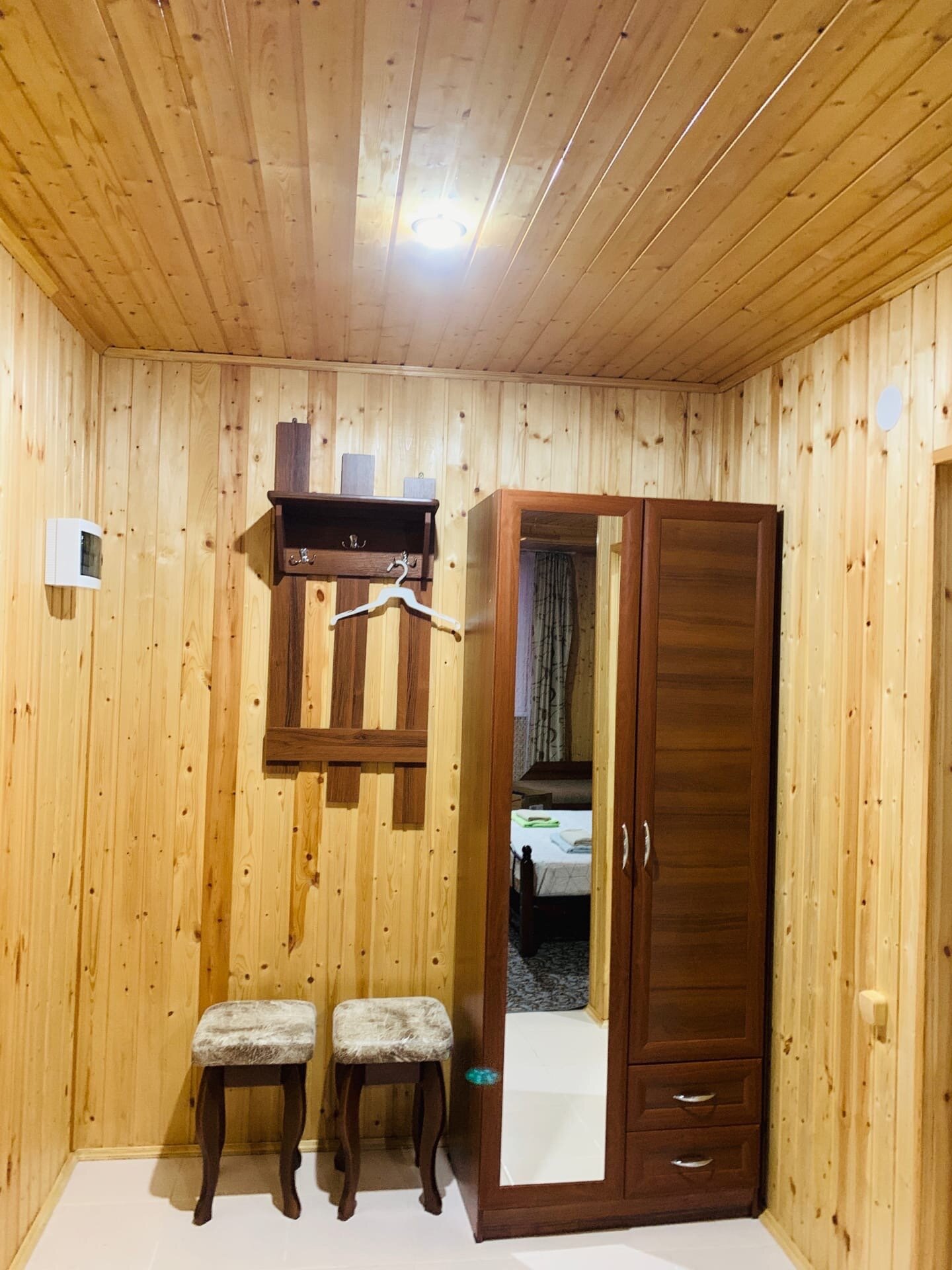 Каменный 4-местный домик во дворе