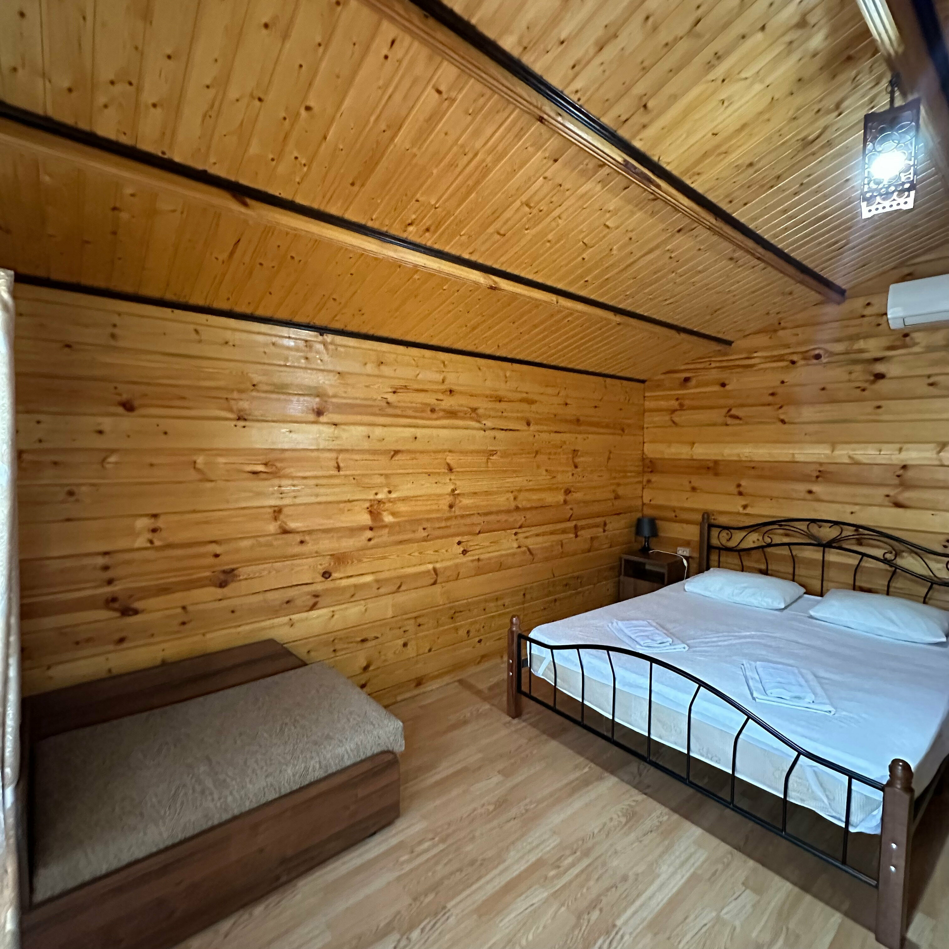 Трехместный домик в цитрусовом саду