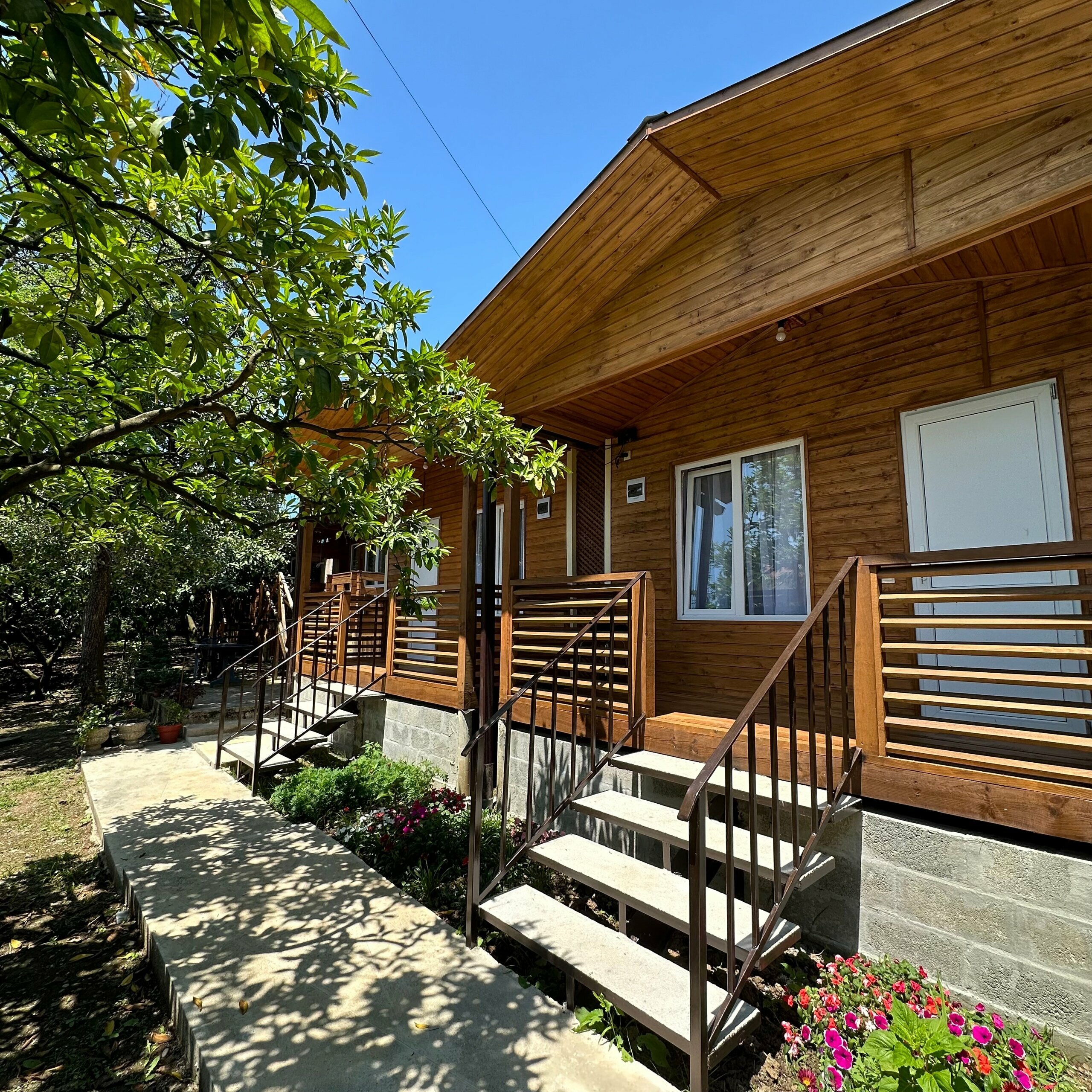 Четырехместный домик в цитрусовом саду