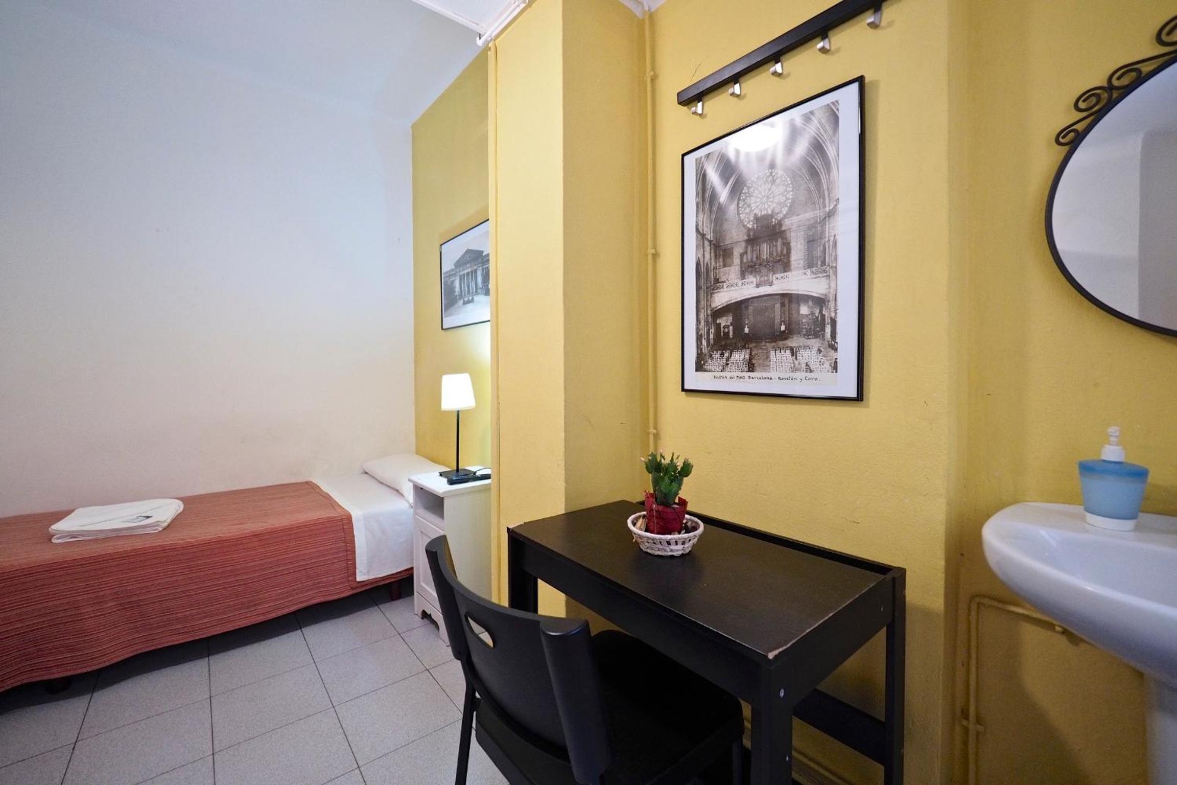 Single Room with Shared Bathroom