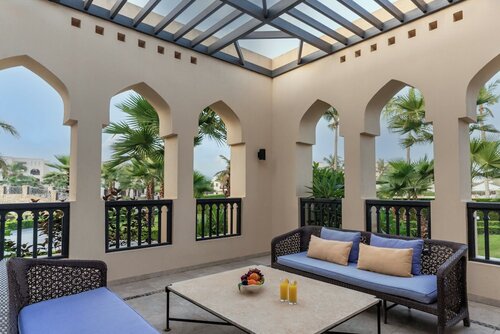 One Bedroom Suite with Aqua Park Access в Salalah Rotana Resort