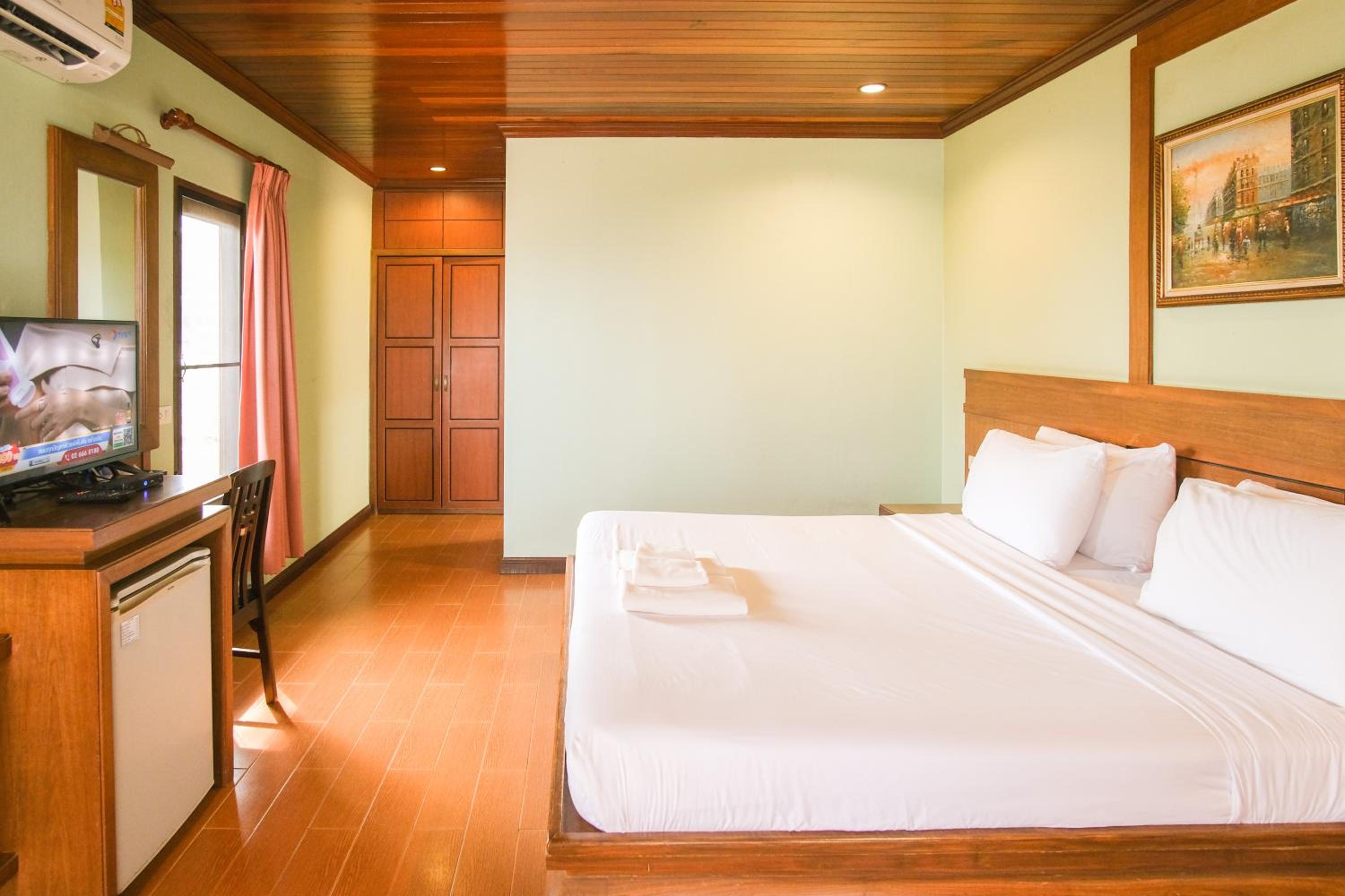 Deluxe Villa Pool Side