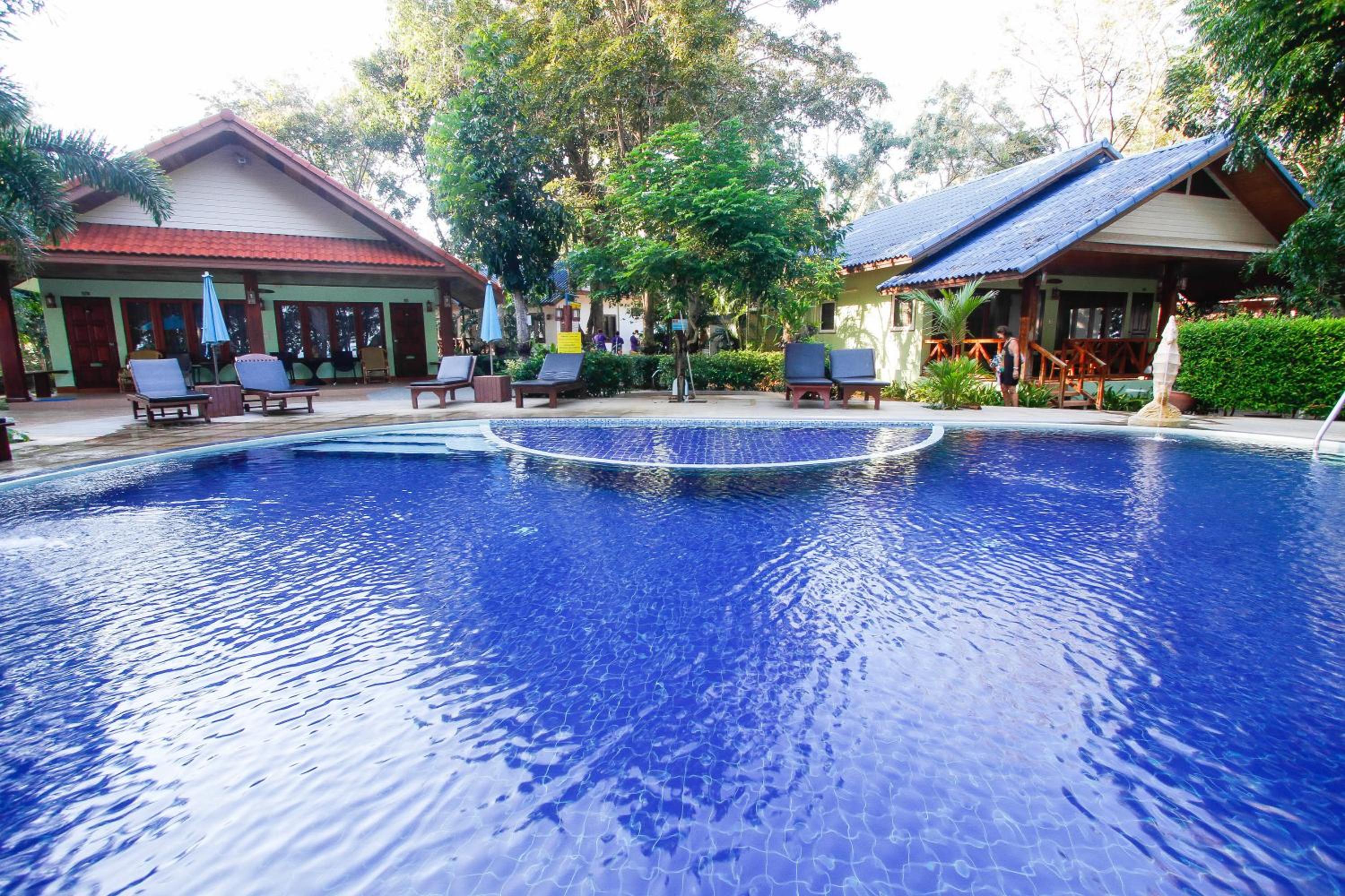 Deluxe Villa Pool Side