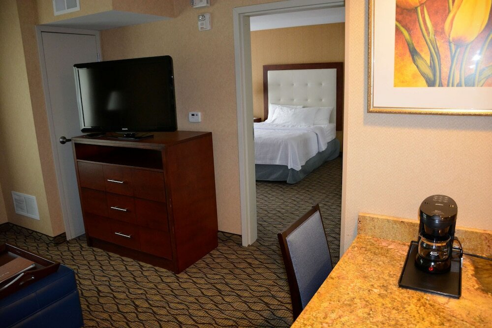 Suite, 1 Bedroom, Accessible (Roll-in Shower)