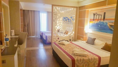 Стандартный четырехместный номер в Crystal Sunset