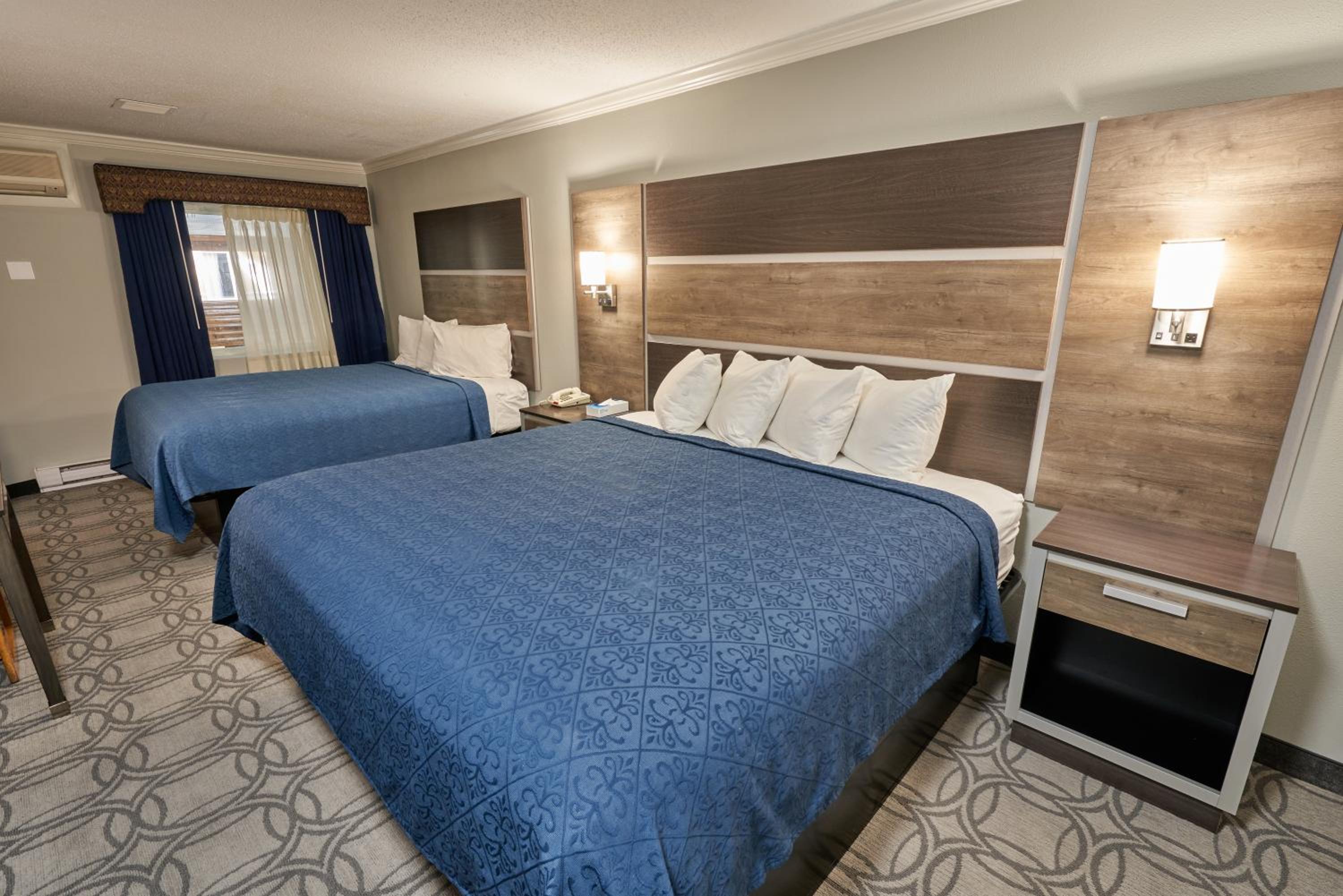 King Room with Pool View (Non-Smoking)