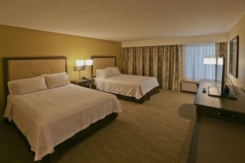 Room, 2 Queen Beds, Accessible, Bathtub (Mobility & Hearing)