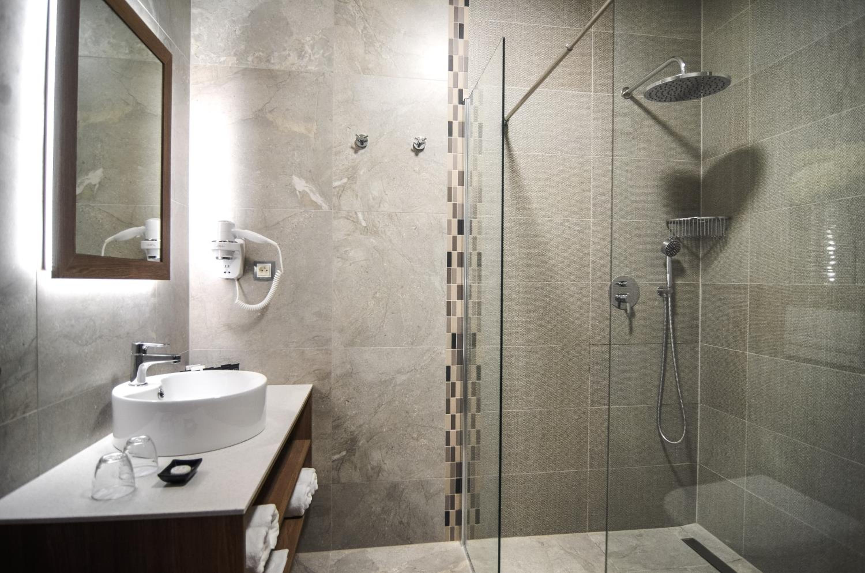 Superior Deluxe Double or Twin Room 