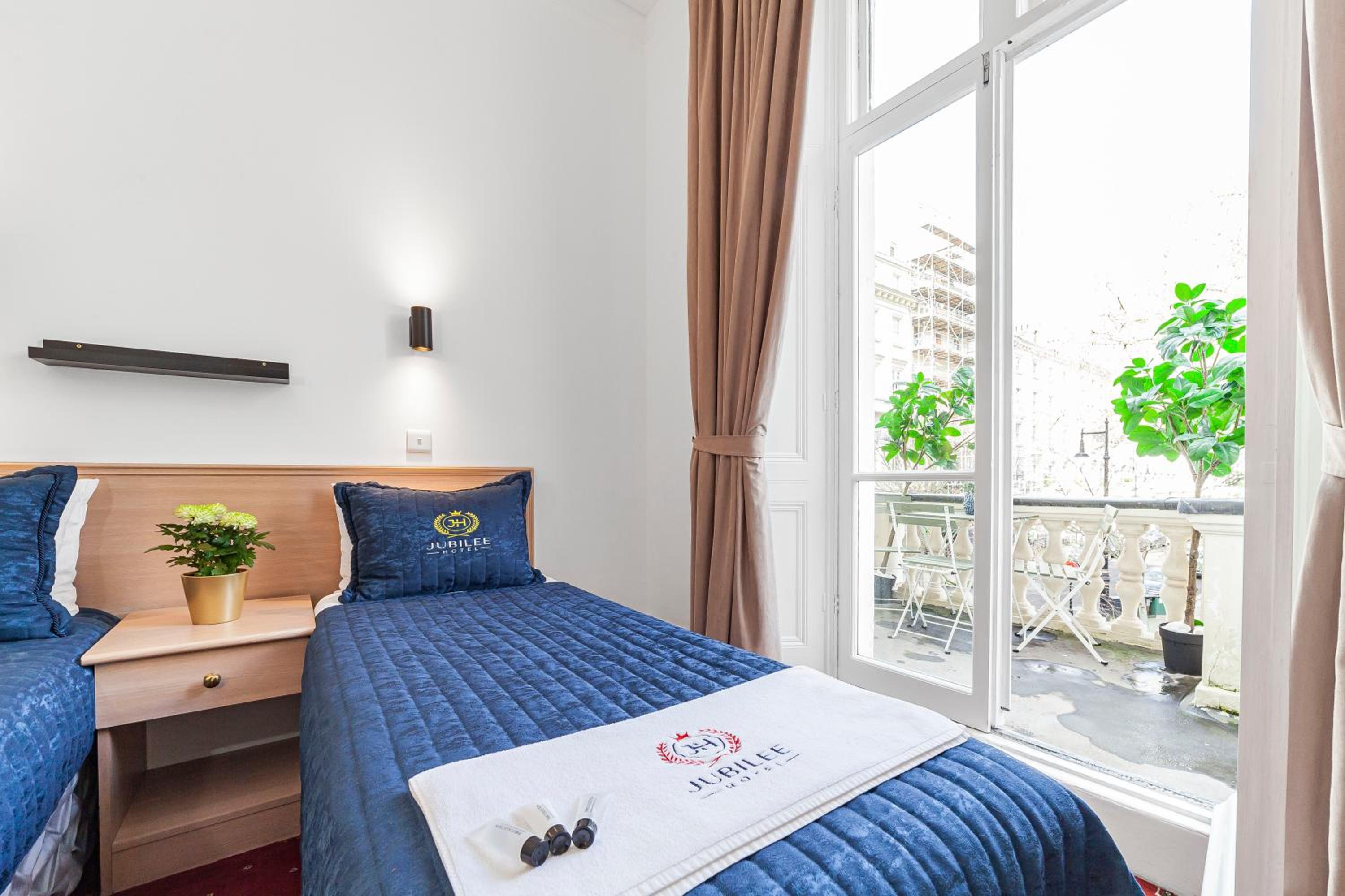 Triple Room with Balcony