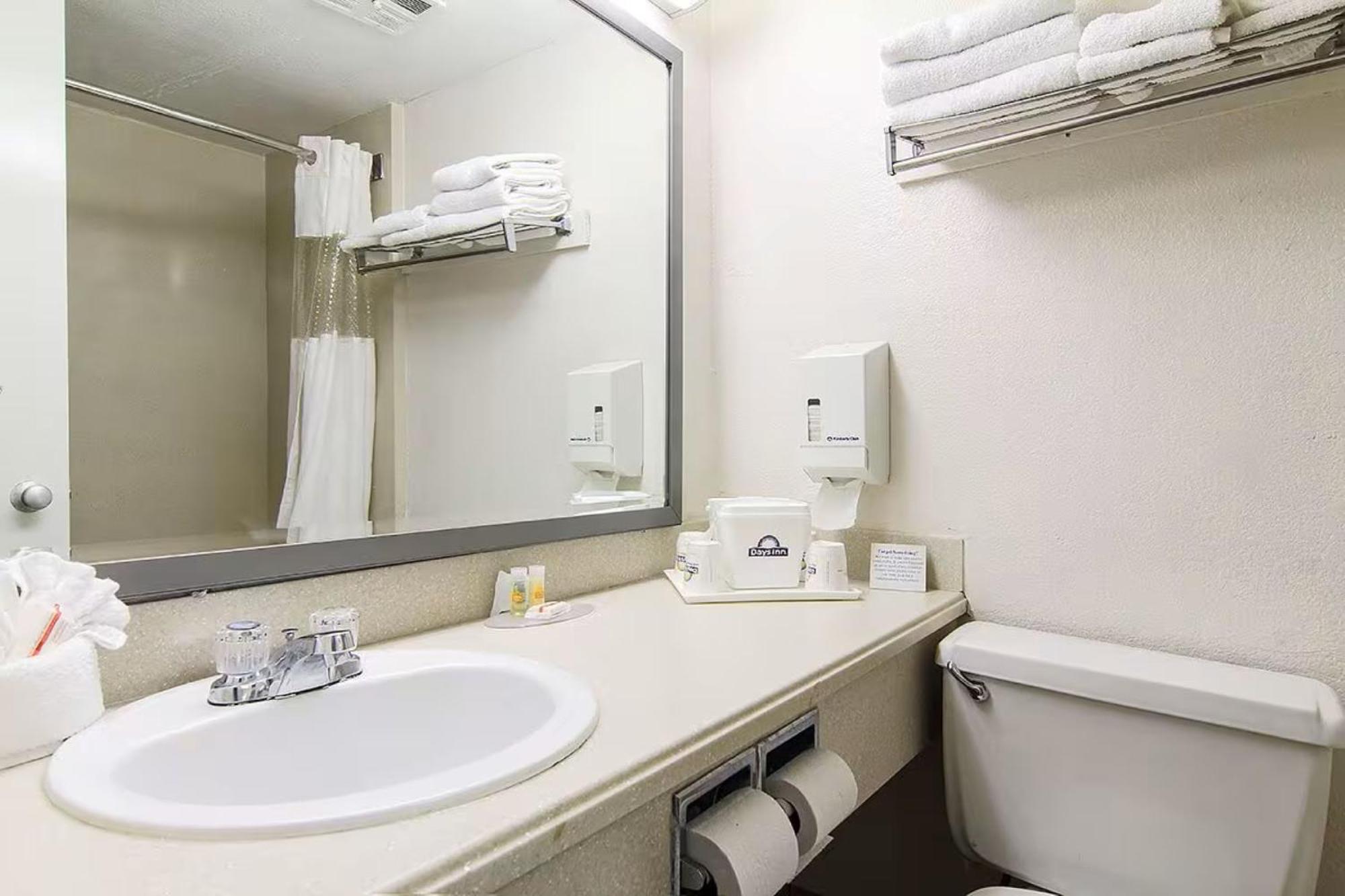 Queen Room - Mobility Access/Non-Smoking