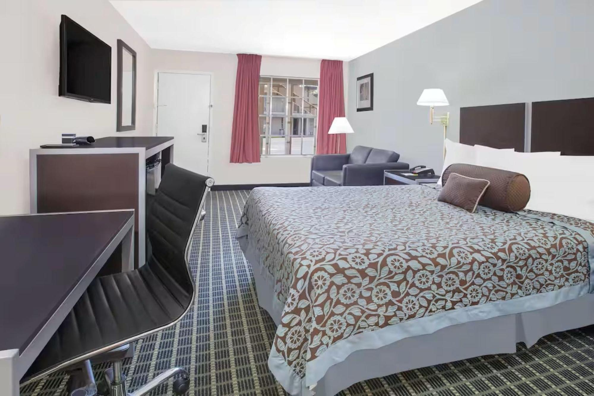 Queen Room - Mobility Access/Non-Smoking