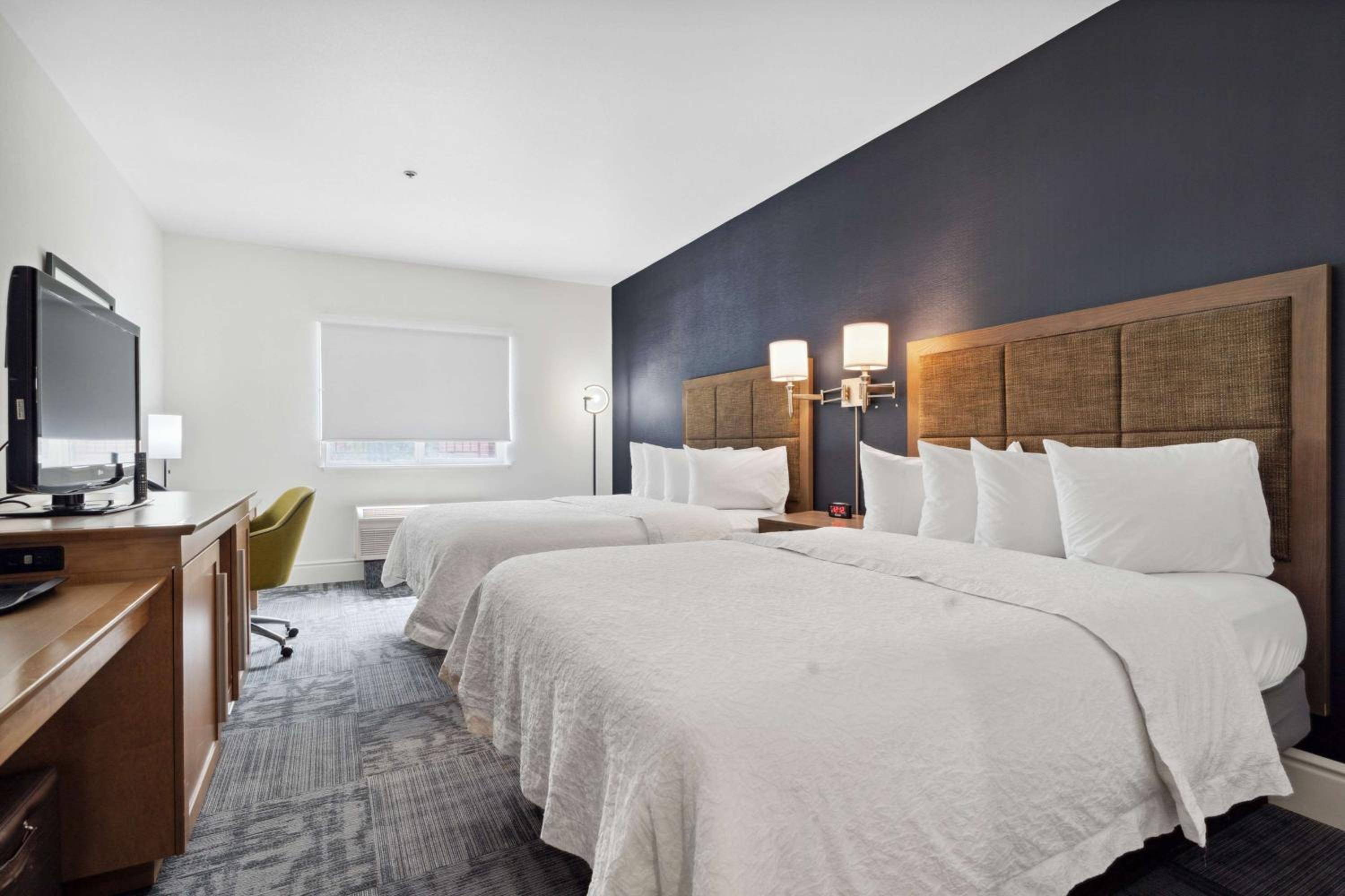 Queen Room - Non-Smoking