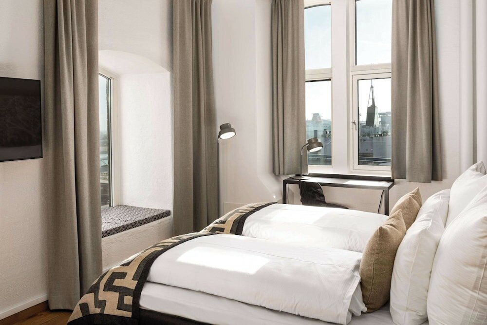 Deluxe Room, 1 King Bed, Non Smoking