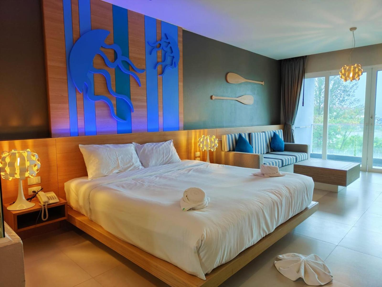 Junior Suite with Bath and Balcony