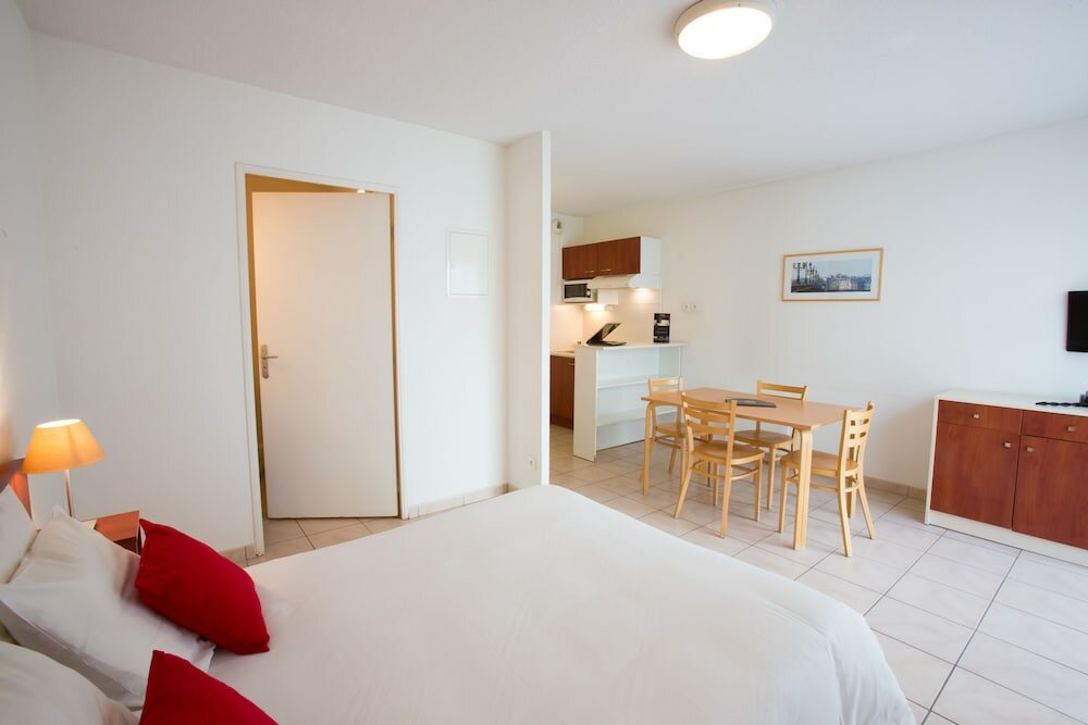 APARTMENT (DOUBLE BED)
