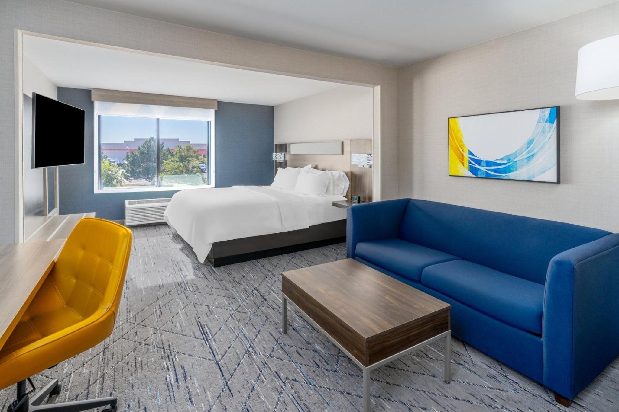 Suite - Hearing Accessible - Non-Smoking