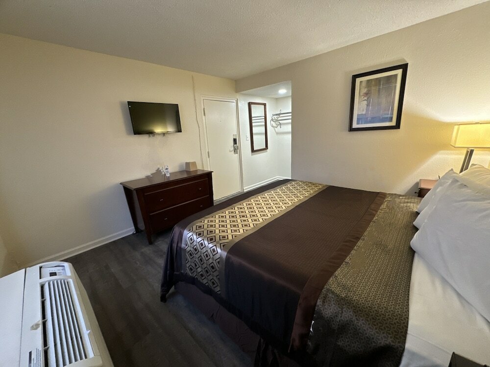 Deluxe Room, 1 King Bed, Smoking