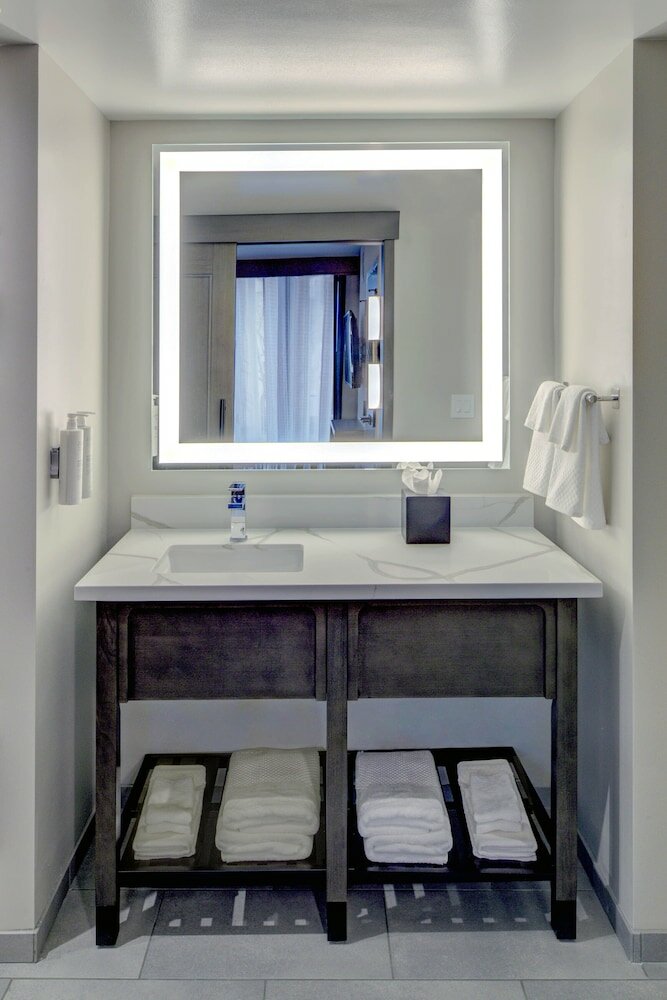 Room, 1 King Bed, Accessible, Oceanfront (Hearing)