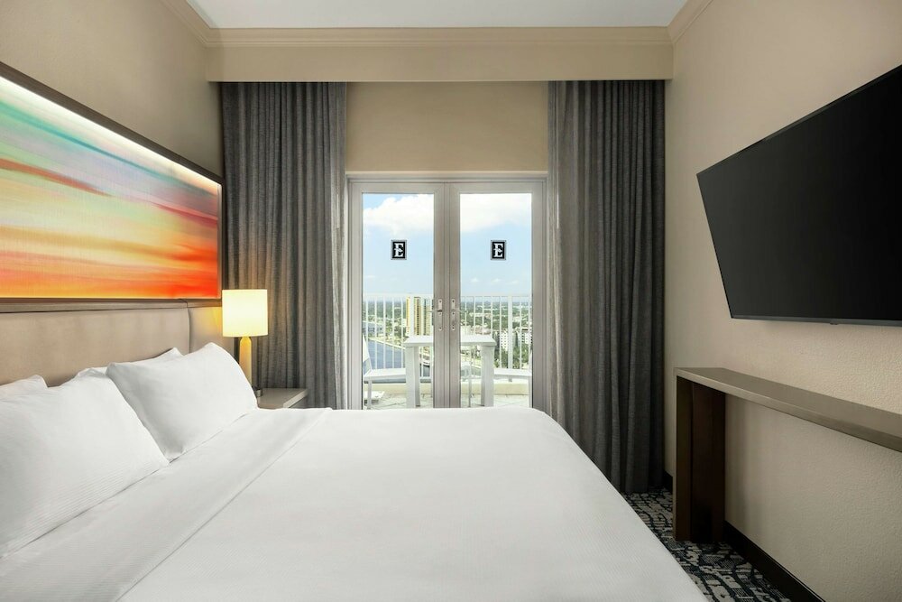 Suite, 1 King Bed, Balcony