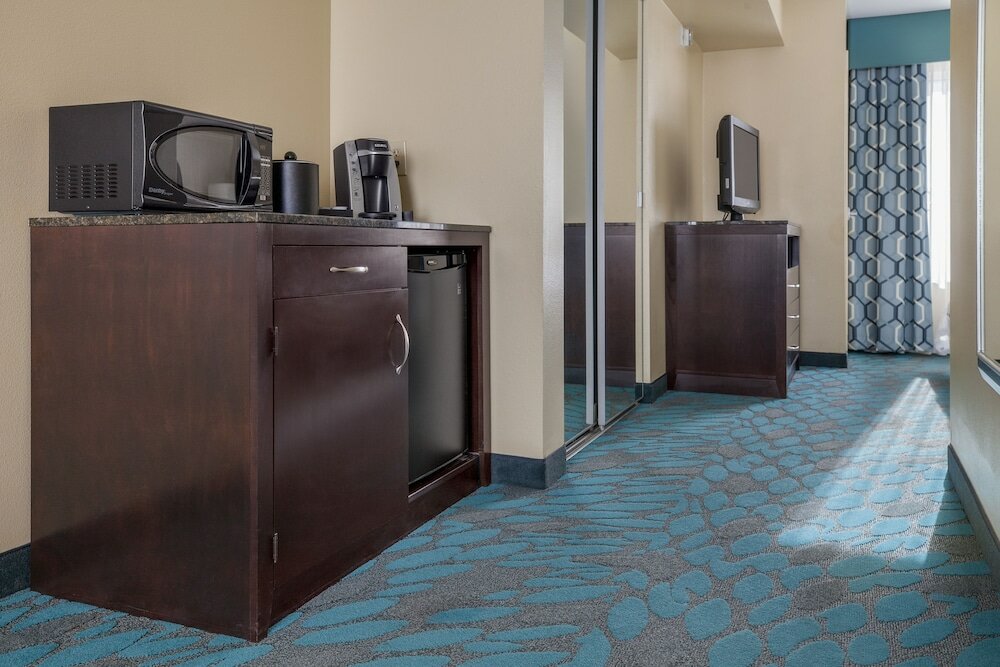 Room, 1 Queen Bed, Accessible, Bathtub (Mobility & Hearing)