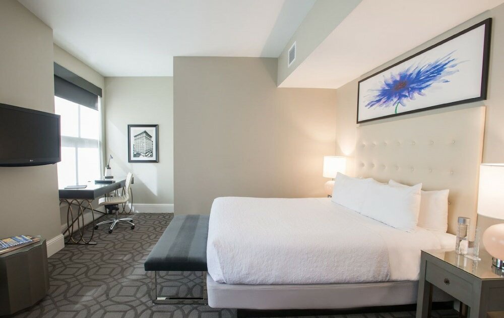 Room, 1 King Bed (Mobility Accessible, Tub)
