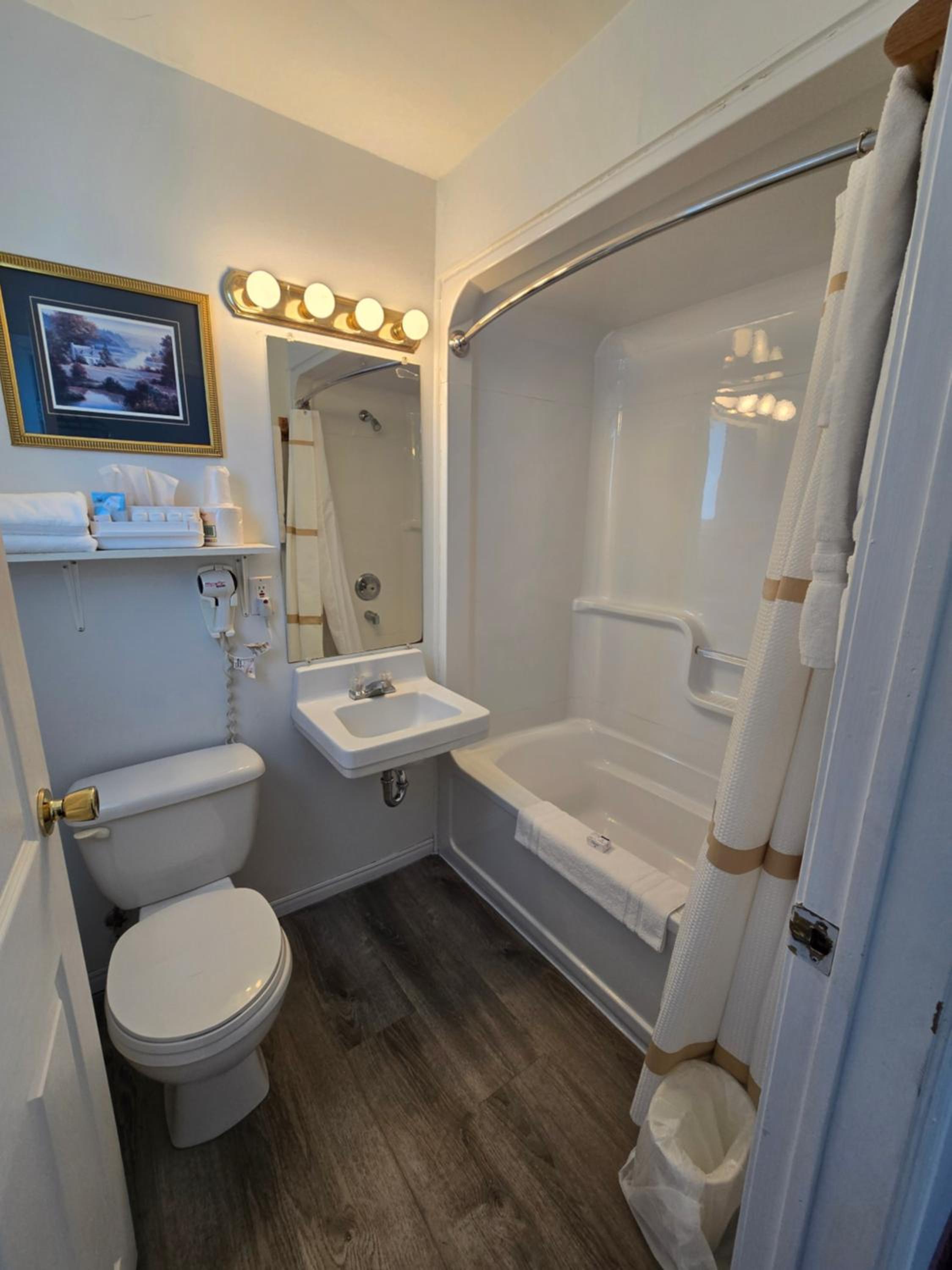 Queen Room with Two Queen Beds - Exterior Access/Non-Smoking