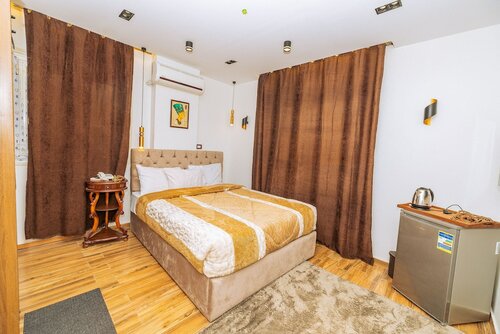 Улучшенный люкс, вид на город в White Pyramids inn