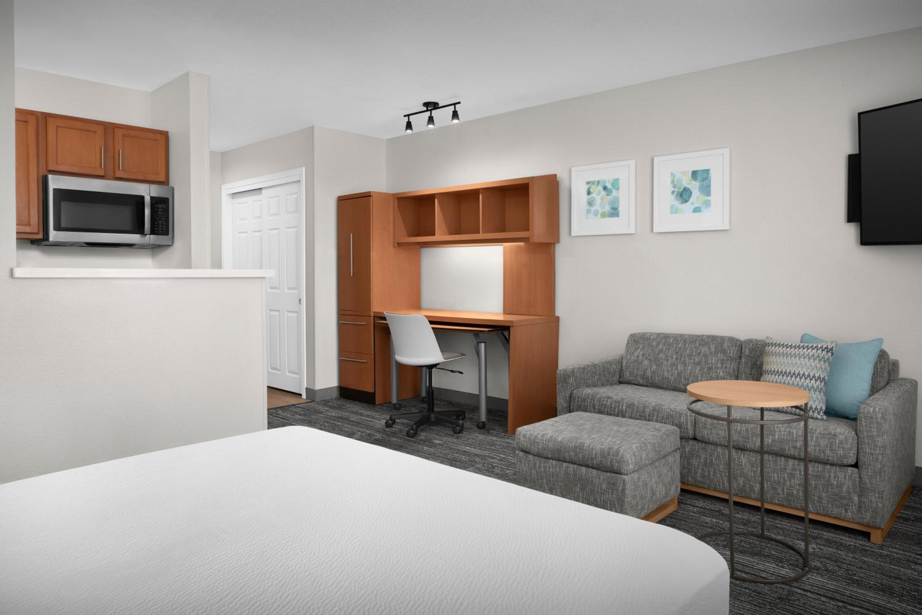 Queen Studio with Sofa Bed - Hearing Accessible