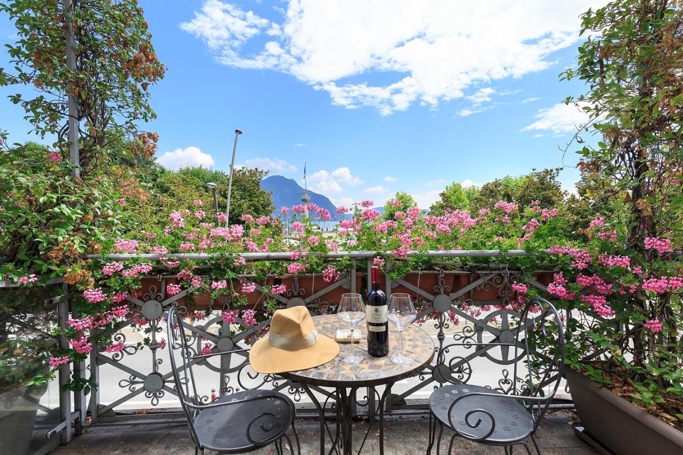 Suite with Lake View