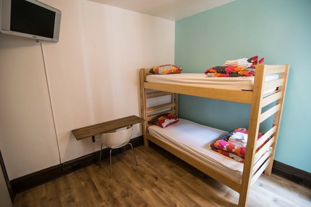 Bartlett Economy Bunks, Hall Bath Seasonal