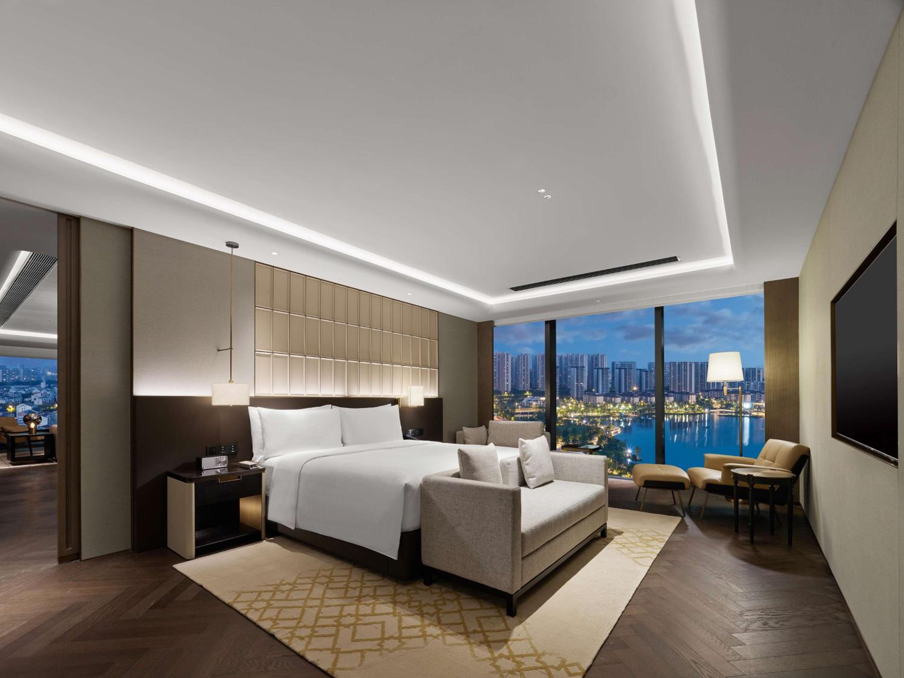 Ambassador King Suite