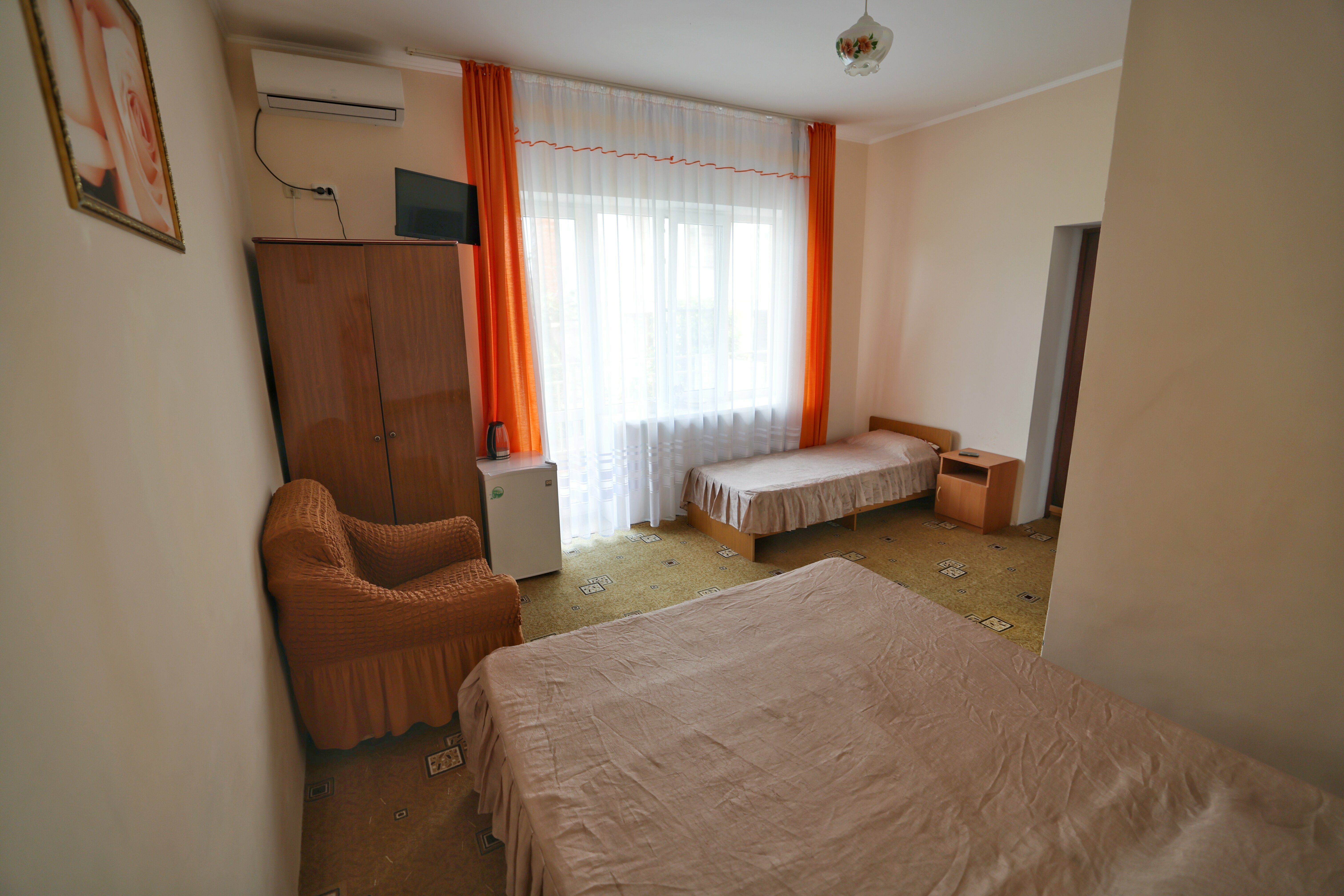 Трехместный номер с доп. местом с балконом и видом на горы